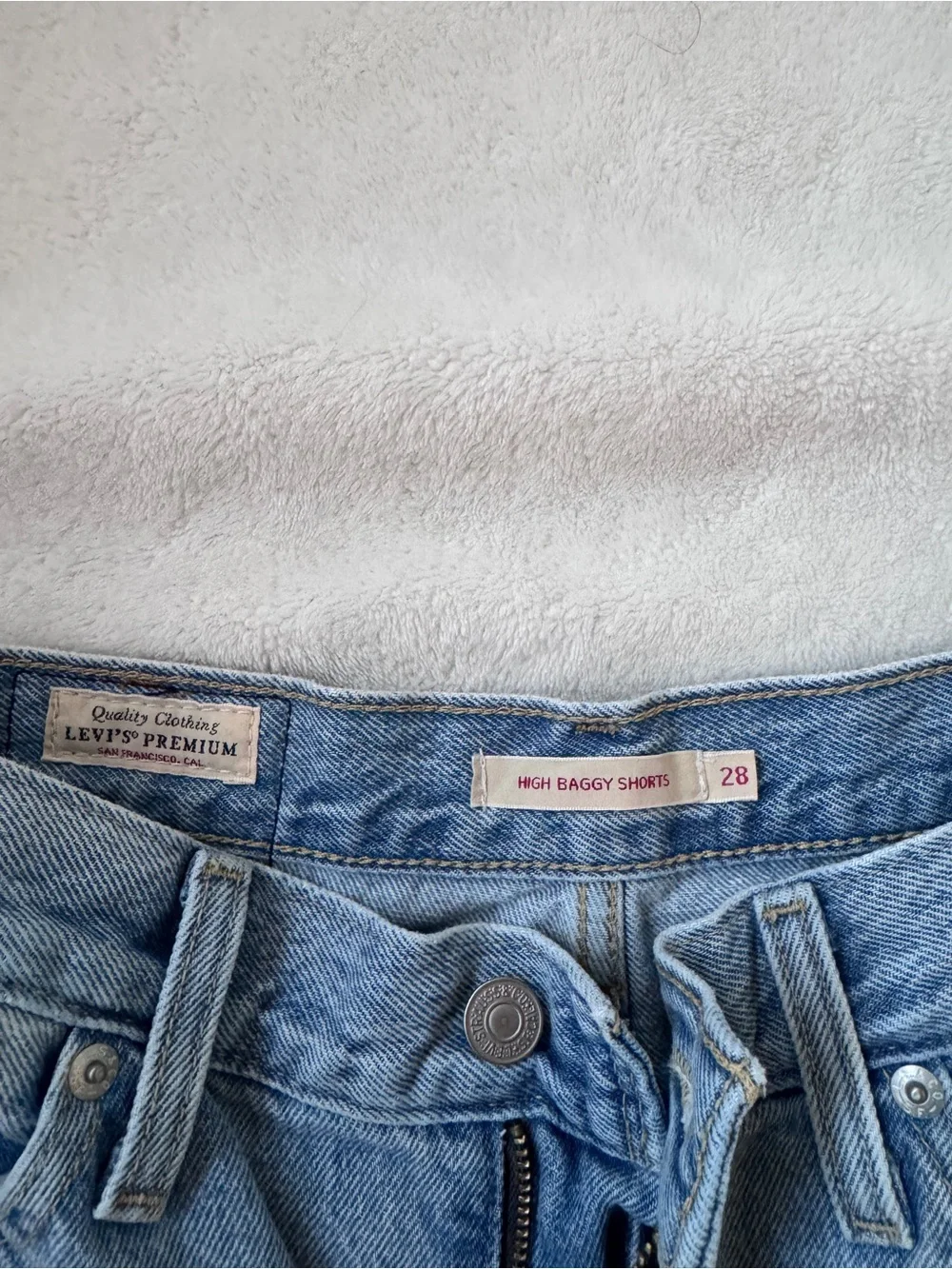 Levi’s high rise baggy women’s shorts